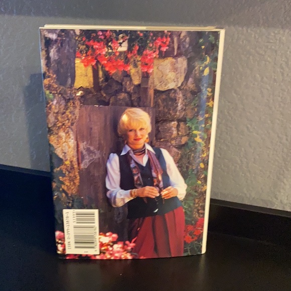 The Nightingale Legacy and The Wyndham Legacy in preowned condition. - Picture 4 of 14